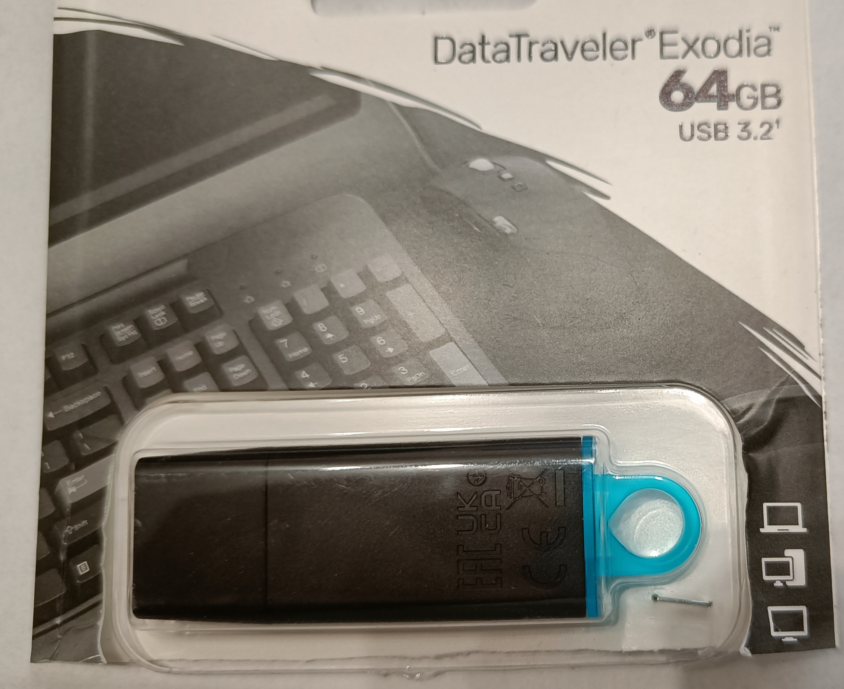 Nuova pendrive Kingston 64GB su cui sono state riversate le foto recuperate
